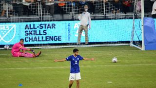 SUDDEN DEATH WINNER! MLS All-Stars Win Crossbar Challenge