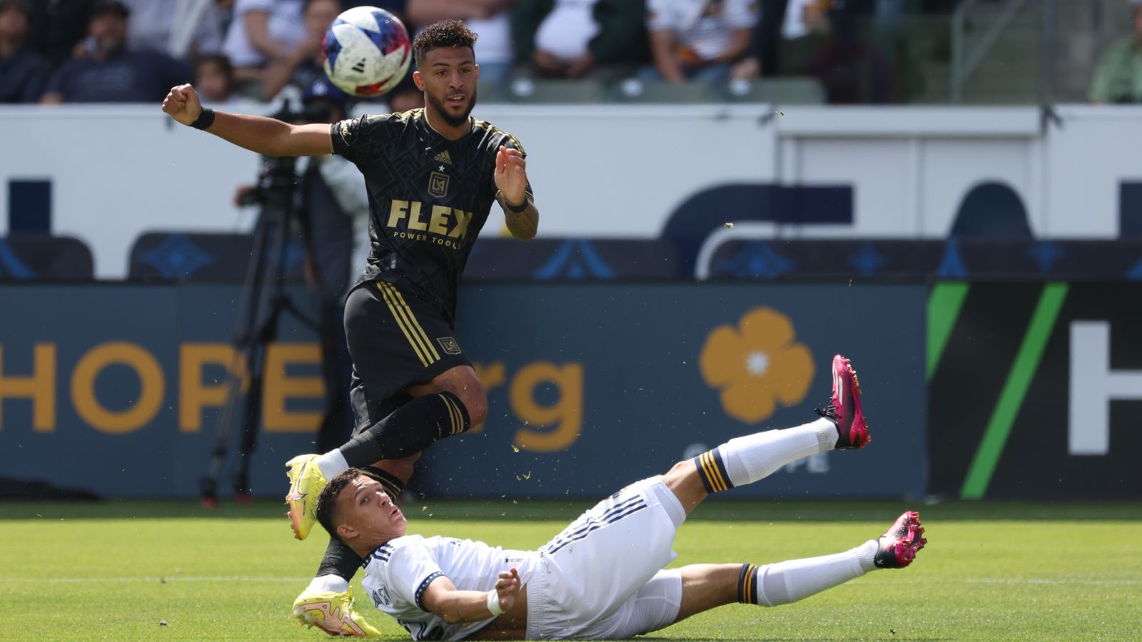 Galaxy unable to keep up with LAFC in final El Trafico meeting