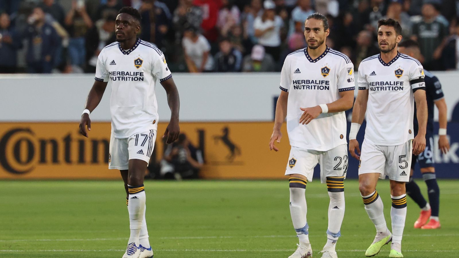 The LA Galaxy earn a draw thanks to a Riqui Puig's late goal