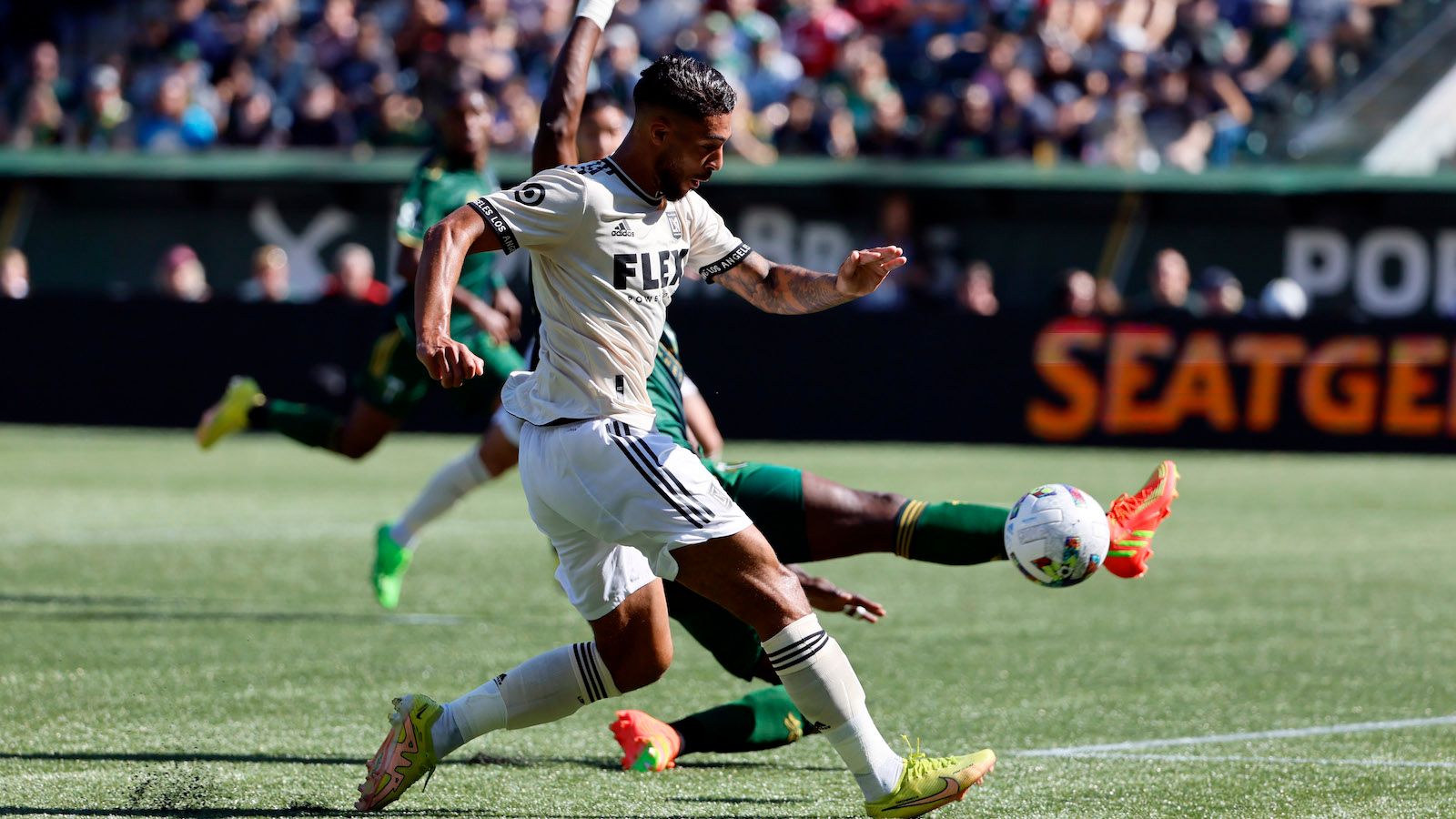 LAFC wins Supporters' Shield on stoppage-time goal vs Portland