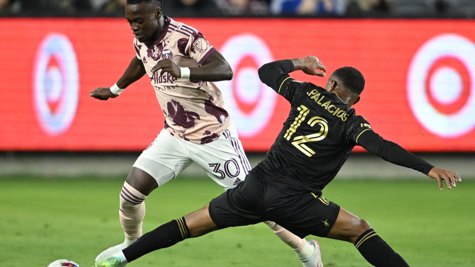 LAFC wins Supporters' Shield on stoppage-time goal vs Portland