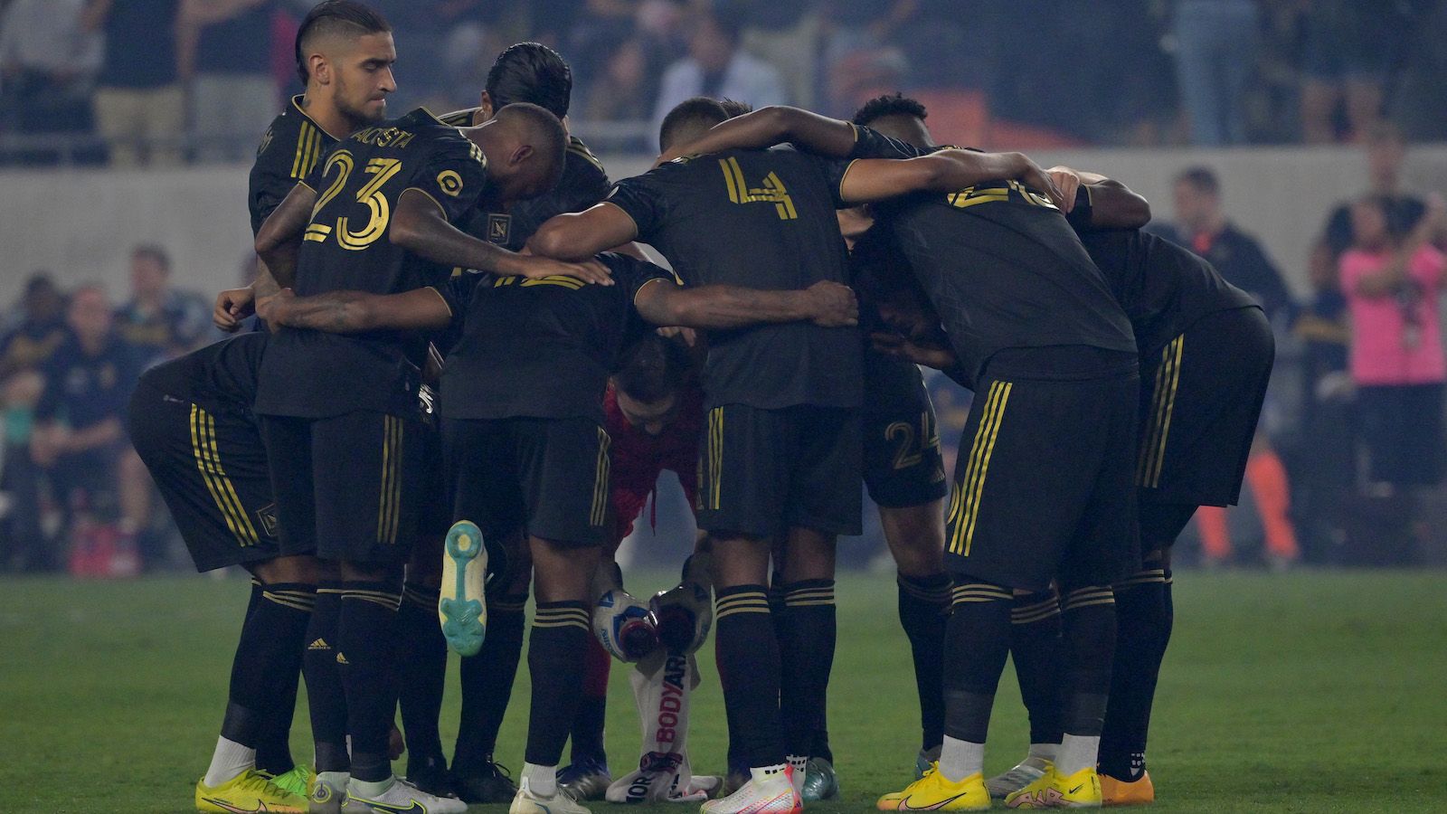 Carlos Vela, Gareth Bale and LAFC will kick off their MLS Cup defense by  facing the LA Galaxy in El Trafico