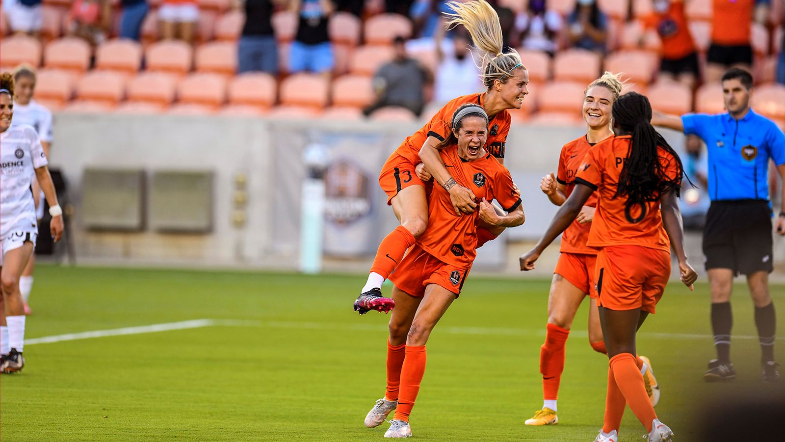 https://www.thestriker.com/img/NWSL:%20Houston%20Dash/houston-dash-goal-celebration-vs-portland-thorns-1600x900.jpg